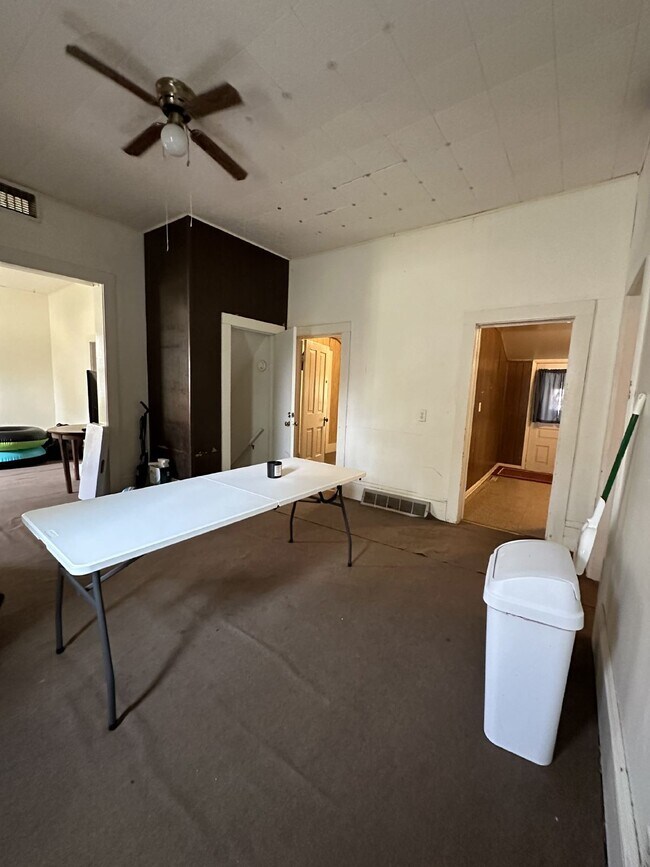 Photo - 3 bed 1 bath close to UWEC and Water St! A...