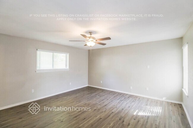 Photo - 805 Poinsettia Dr