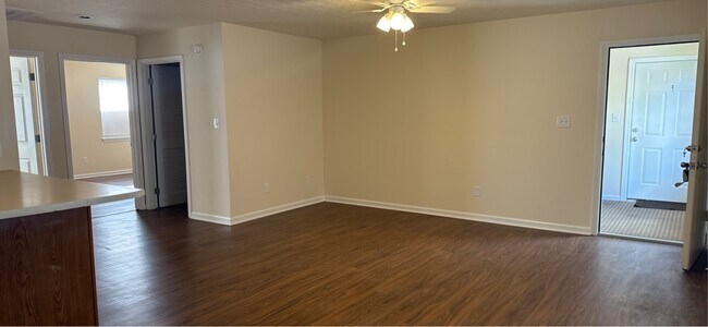 Photo - 1618 McIntosh St