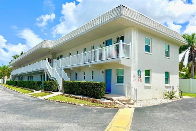 Building Photo - 1142 Sunset Point Rd Unit 15