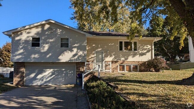 Building Photo - 3-bed home in Lewis Central school district