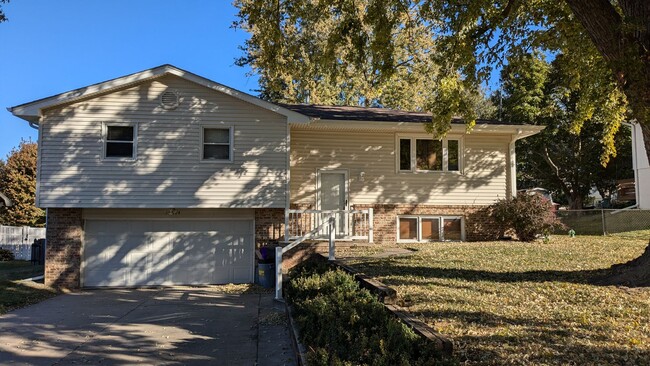 3-bed home in Lewis Central school district - 3-bed home in Lewis Central school district