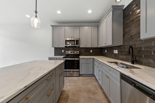 Photo - 409 Highland Park Ln