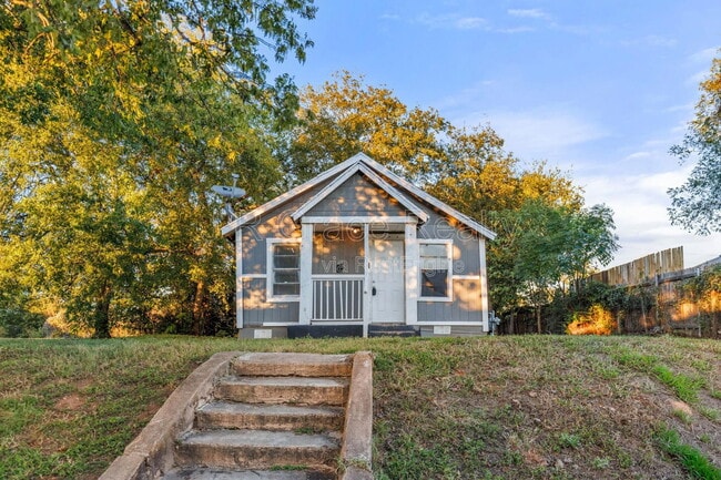 Photo - 515 E Lee St