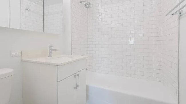 Photo - 438 W 37th St Unit 5Y