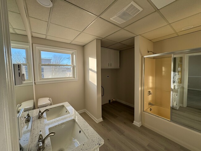 Photo - 494 Hevey St