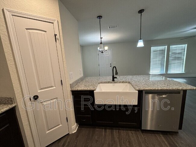 Photo - 4415 Village Oak Ln