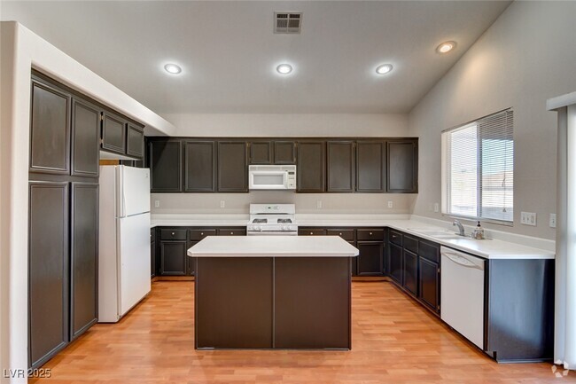 Building Photo - 2421 Sunset Hills Ct Rental