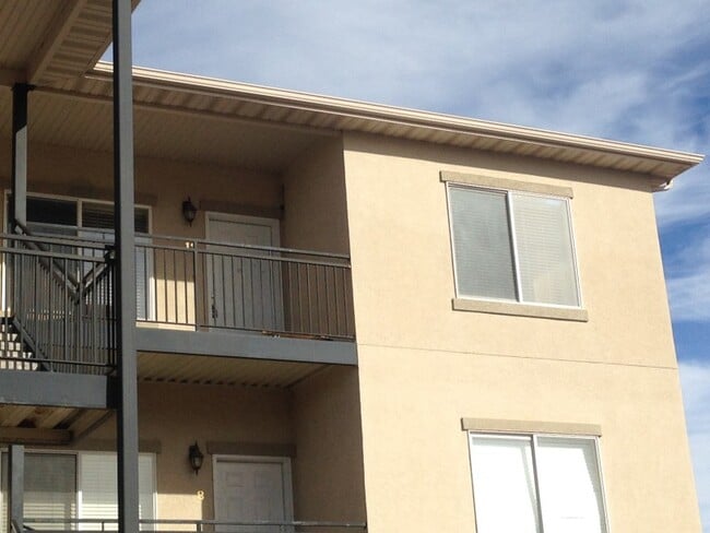 Building Photo - 576 1045 Unit C12
