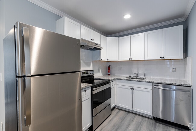 2 BR, 1 BA - 600SF