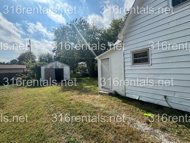 Photo - $900 - 2 bed 1 bath - Single Family Home