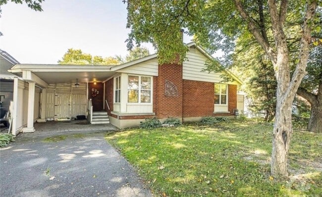 Building Photo - 3 BED - 1 BATH - OTTAWA - FULL HOUSE Unit 672
