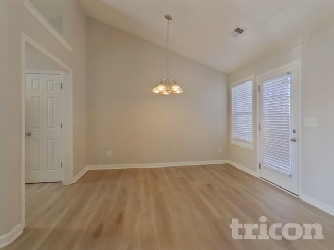 Photo - 299 Greystone Cir