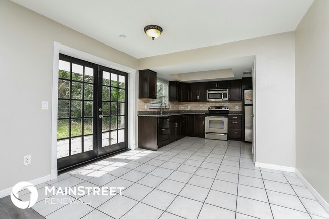 Photo - 109 N Alderwood St