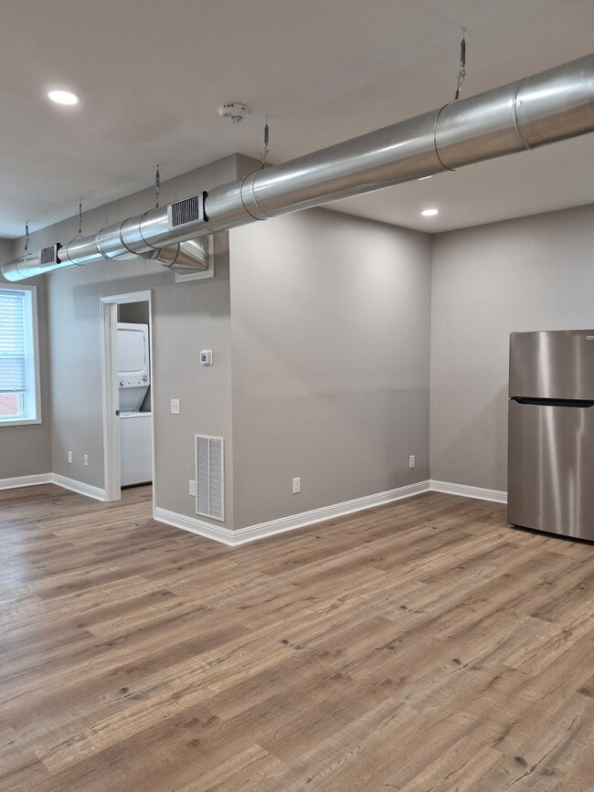 Photo - 111 E Main St Unidad Apt B