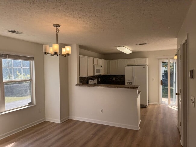 Photo - Great 2BR Townhome in Bellevue