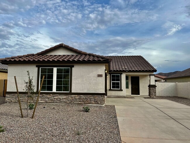 Building Photo - FREE RENT ON APPROVED CREDIT INTERESTED?