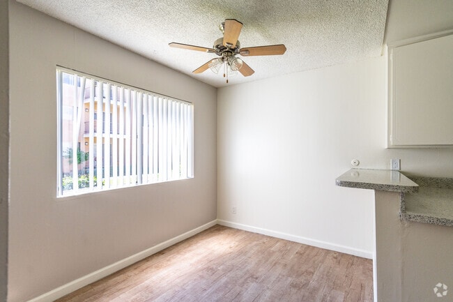 1BR, 1BA - 850 SF