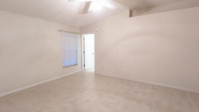 Photo - 2097 Deercroft Dr
