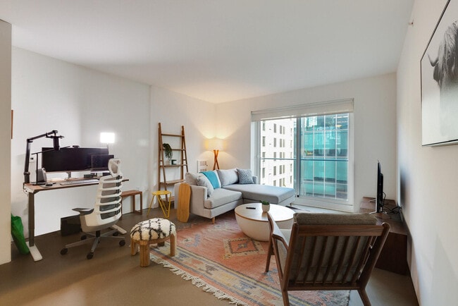 Building Photo - 18 10th St Rental
