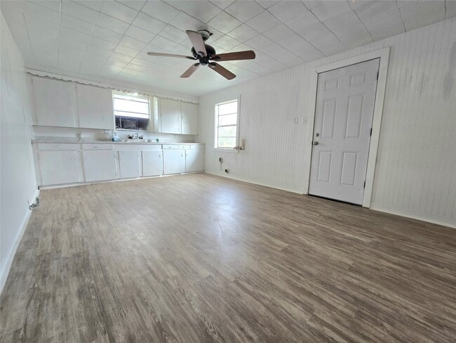 Building Photo - 801 Collins St