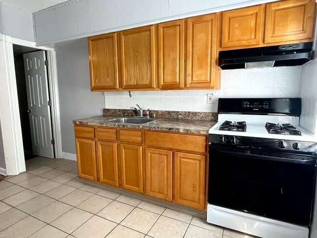 Photo - 5753 N Beechwood St