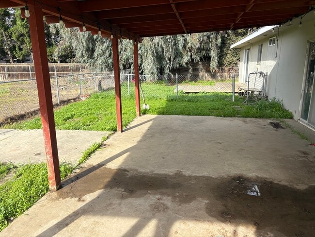 Photo - 801 N Akers St