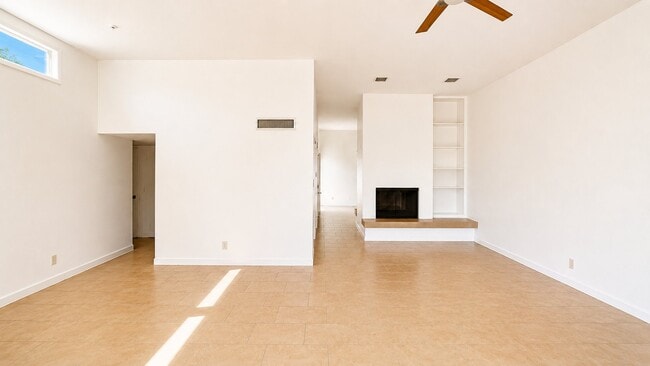 Photo - 322 E Huntington Dr