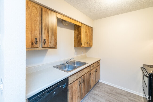 2BR, 1BA - 868SF - Kitchen