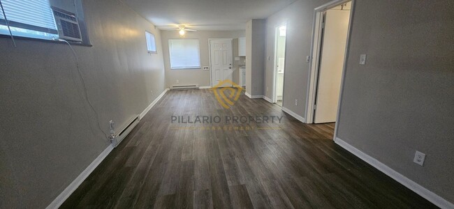 Photo - Renovated 1-Bedroom at Campbell Apartments Near Downtown Available NOW! Unidad 1446