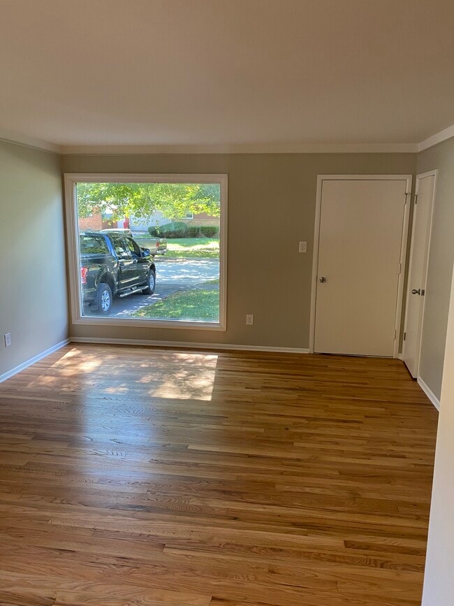 Photo - 422 Theodore Dr