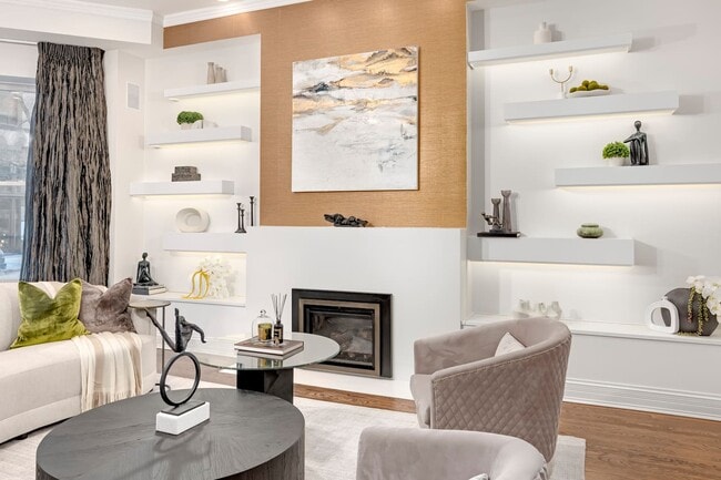 Photo - 32 E Bellevue Plz