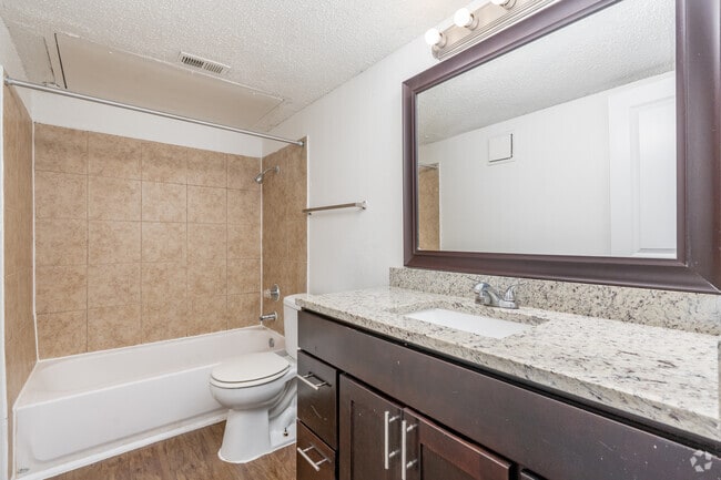 2BR, 2BA - 970SF - Secondary Bathroom