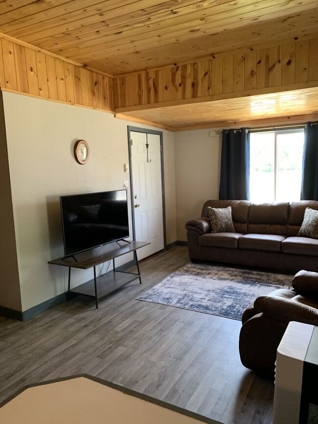 603 12 St NW Townhome Townhome Rental in Bemidji MN