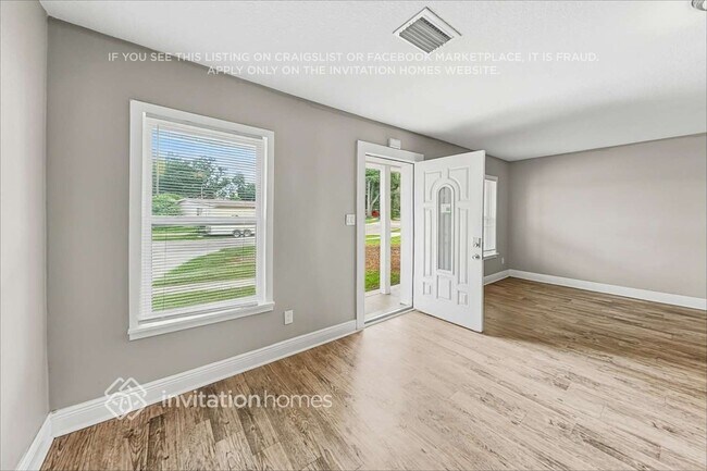 Photo - 725 Clayton St