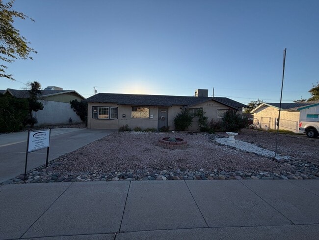 Building Photo - Remodeled 4-Bedroom Home in the Heart of K...