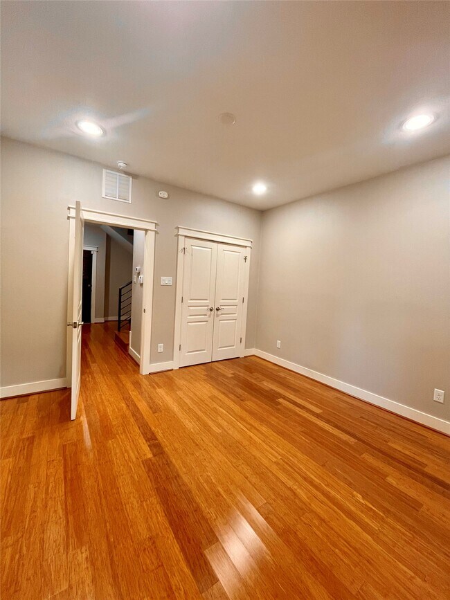 Photo - 5743 Petty St