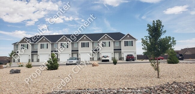 Building Photo - Move-In Discount - 3 Bedroom - 2.5 bathroom - in the heart of Cedar City!