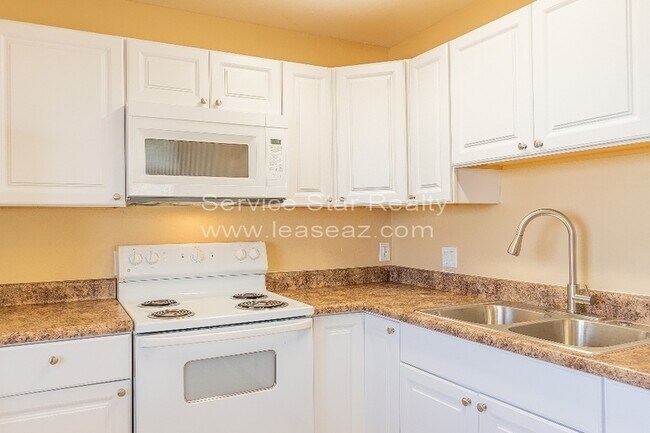 Photo - 735 E Hazel Dr Unit Apt 4