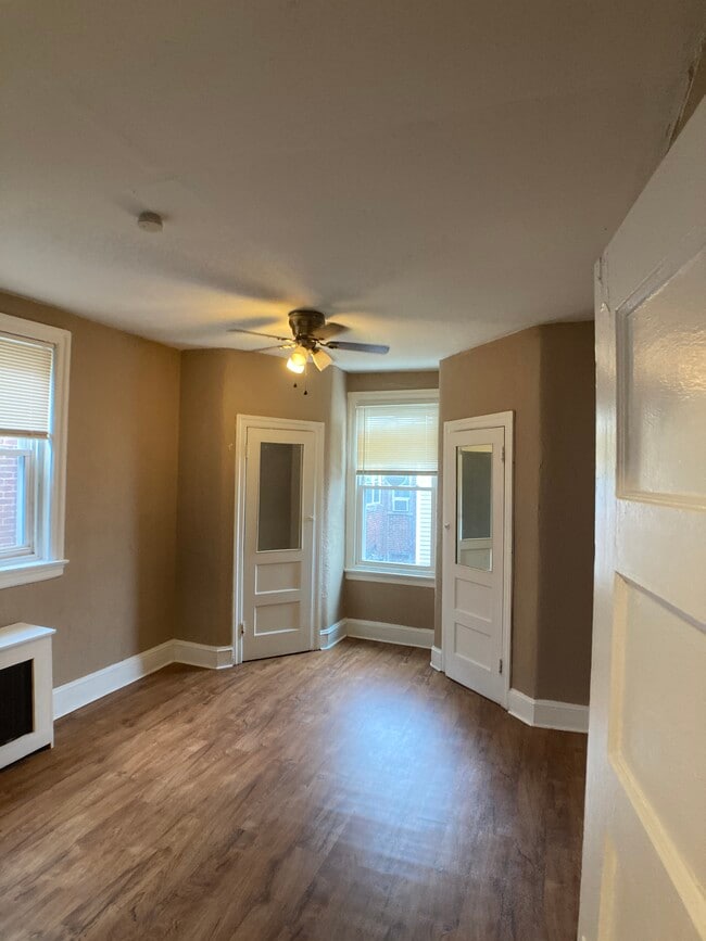 703 W Annsbury St Unit 2nd FLOOR