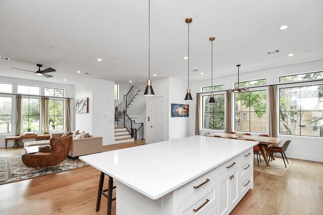 Photo - 2303 Yupon St