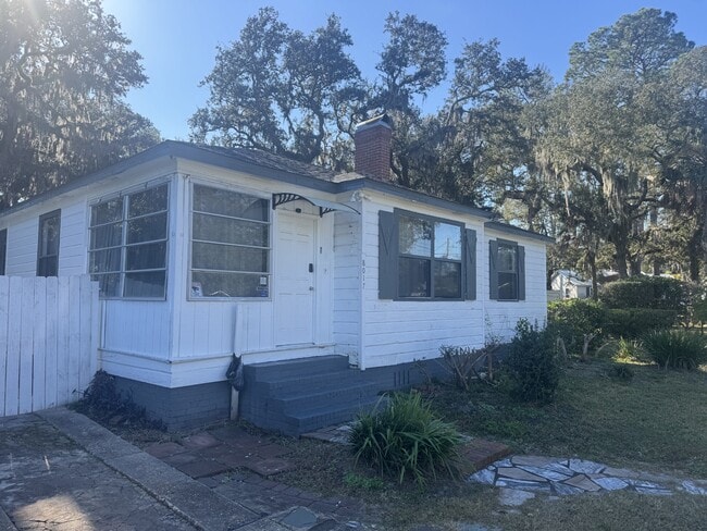 Photo - 8017 Oakwood St