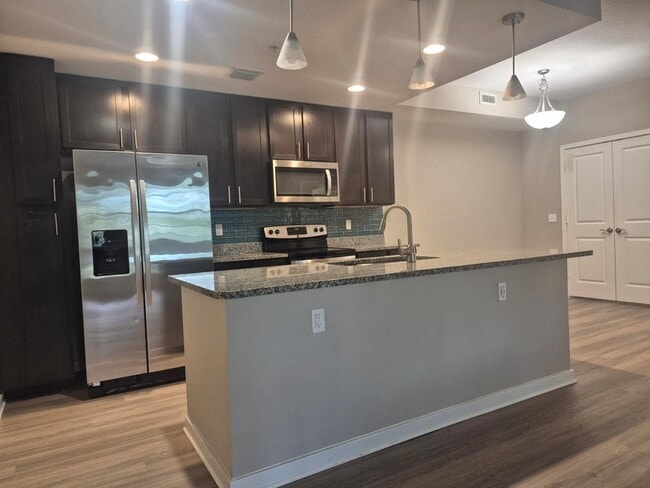 Building Photo - 3601 High Ridge Way Unit 203