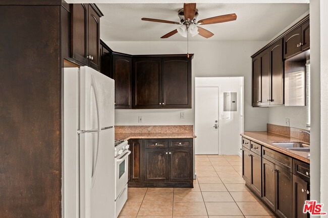 Photo - 2928 Walton Ave Unidad 2930