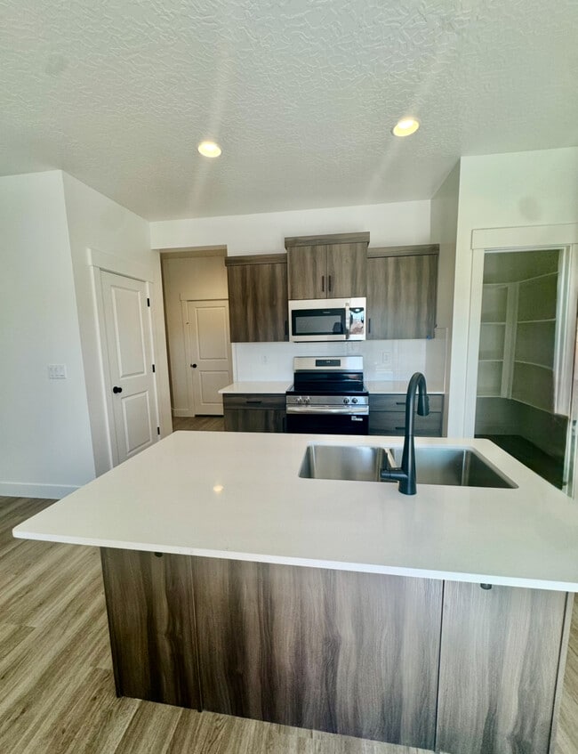 Building Photo - 5722 S Weehawken Ln Rental