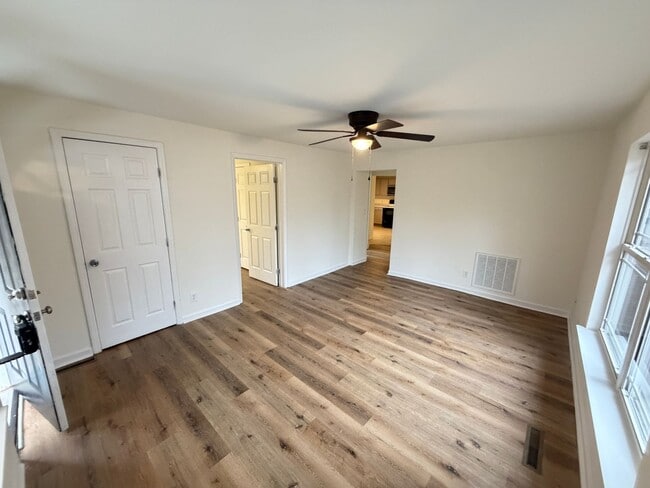 Photo - Cute 3 Bed 2 Bathroom House with storage/garage