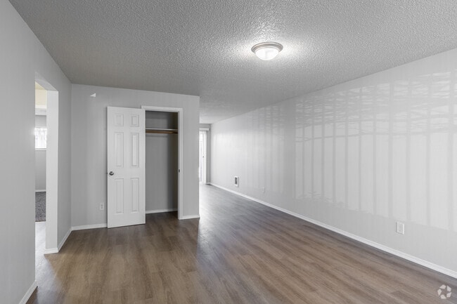 2BR, 1BA - 825SF - Living Room - Fairway Village