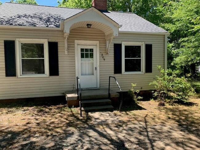 Photo - Charming 2 Bedroom 1 Bath close to Wendover and 29!