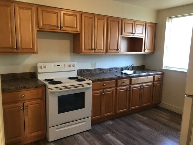 Photo - 452-454 Thompson Ave Unit 1st Floor