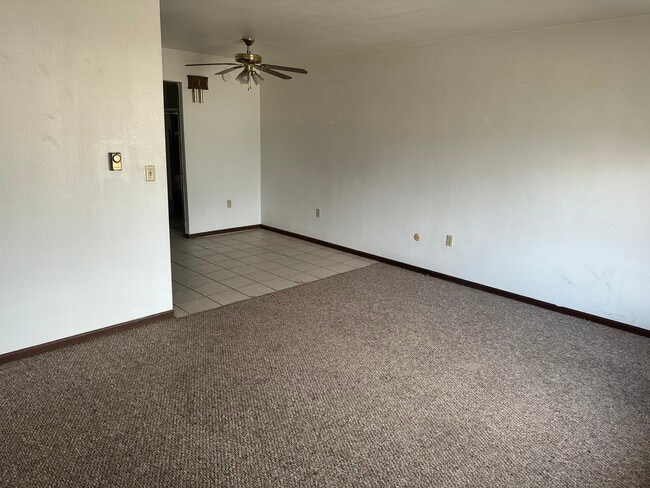 Building Photo - 1003 Lakeshore Dr Unit 1009